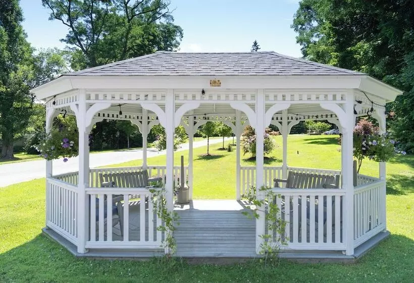 בית מלון כפרי Iron Masters   Inn On Main