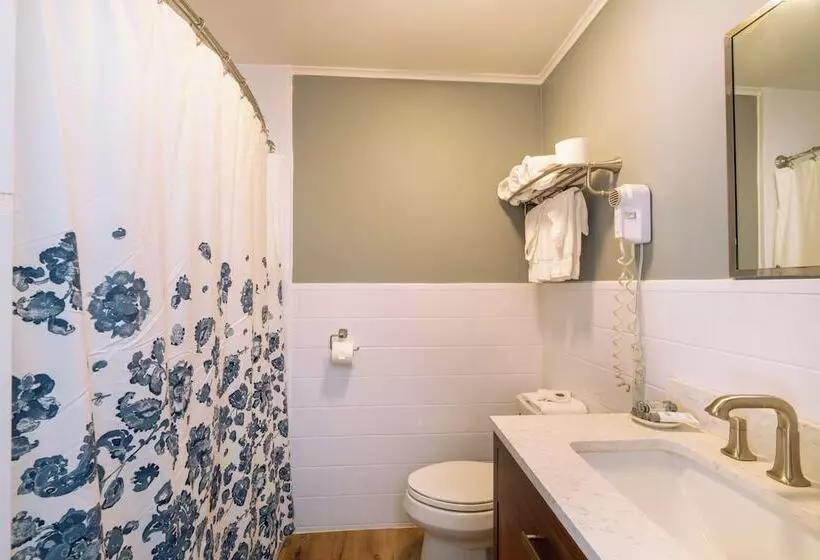 בית מלון כפרי Iron Masters   Inn On Main