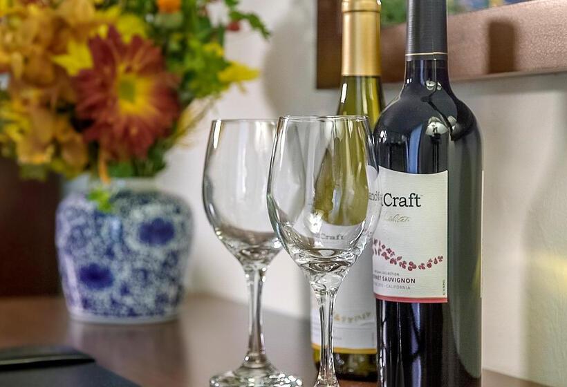 فندق Inn At Pelican Bay