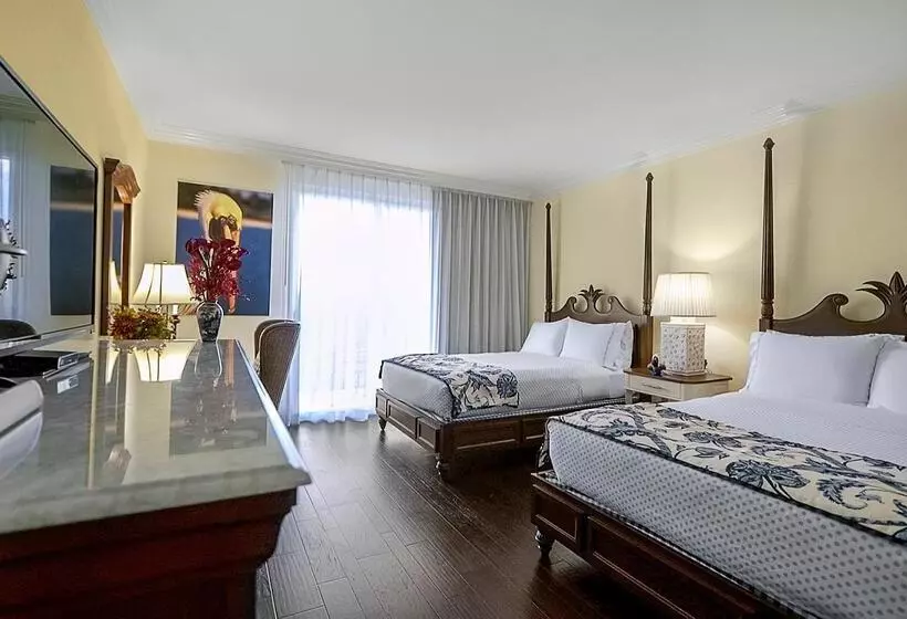 هتل Inn At Pelican Bay