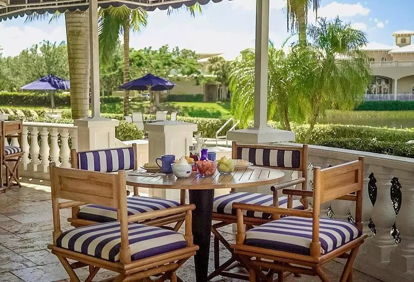 هتل Inn At Pelican Bay