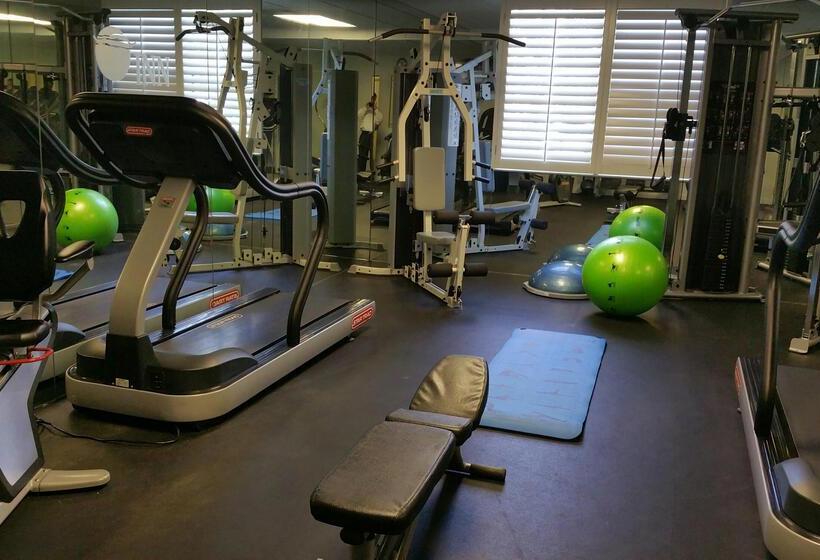 فندق Inn At Pelican Bay