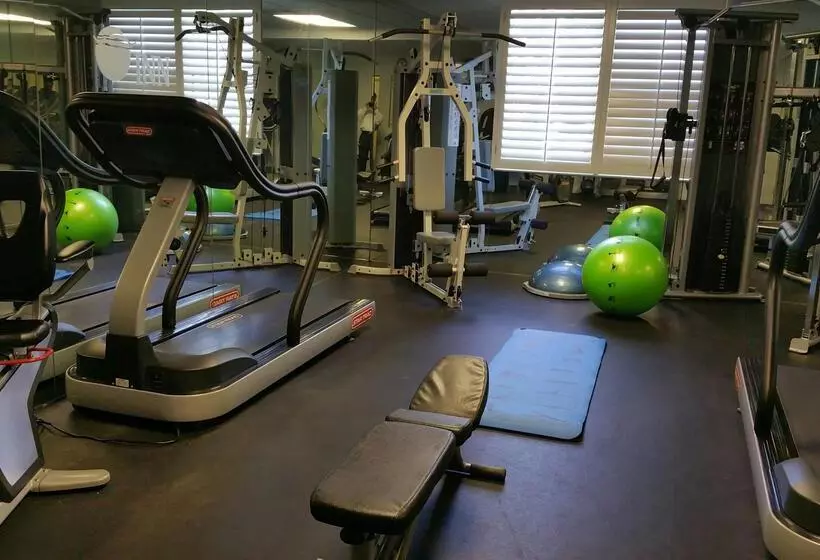 هتل Inn At Pelican Bay