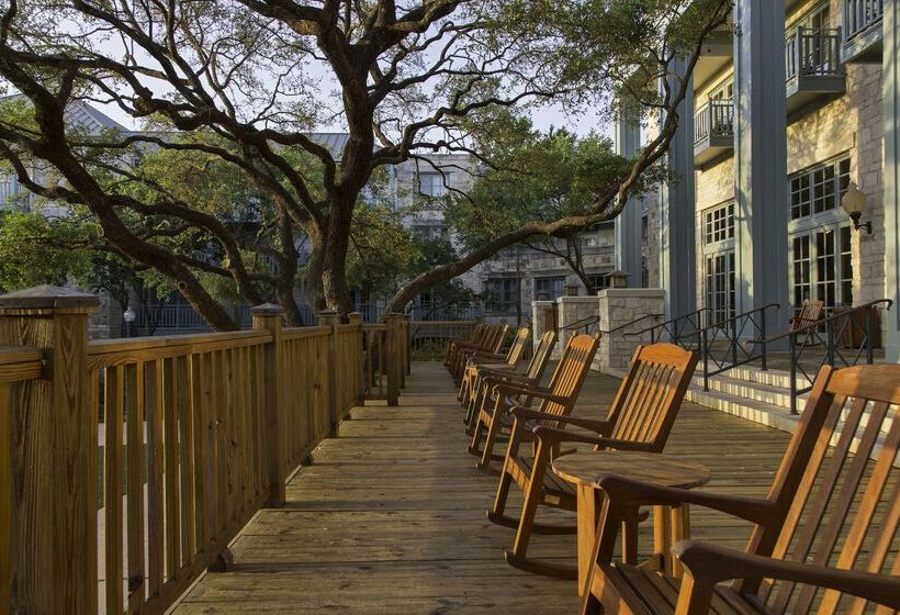 Hyatt Regency Hill Country Resort & Spa