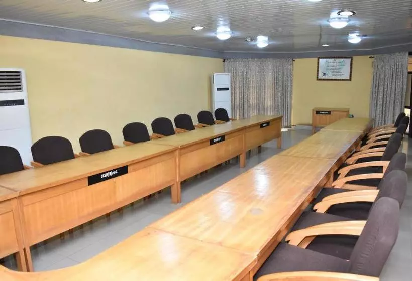 هتل Oau Conference Centre & Guest Houses Ltd