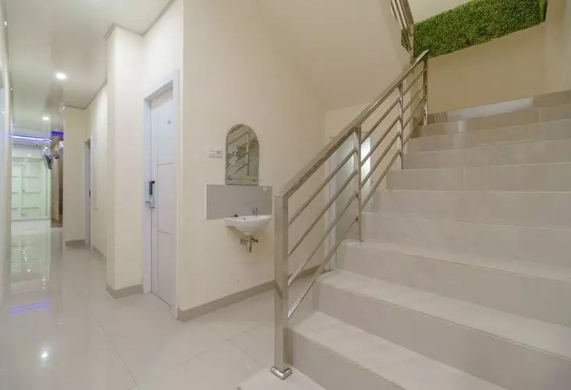 ペンション Reddoorz Plus Near Rs Rk Charitas 2 Palembang