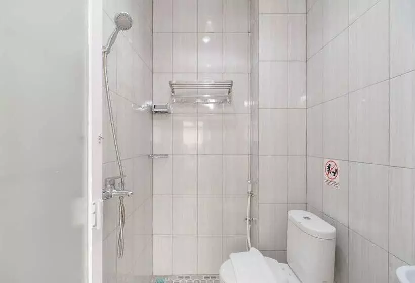 ペンション Reddoorz Plus Near Rs Rk Charitas 2 Palembang