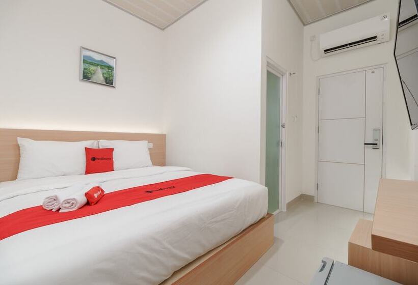 Pansiyon Reddoorz Plus Near Rs Rk Charitas 2 Palembang