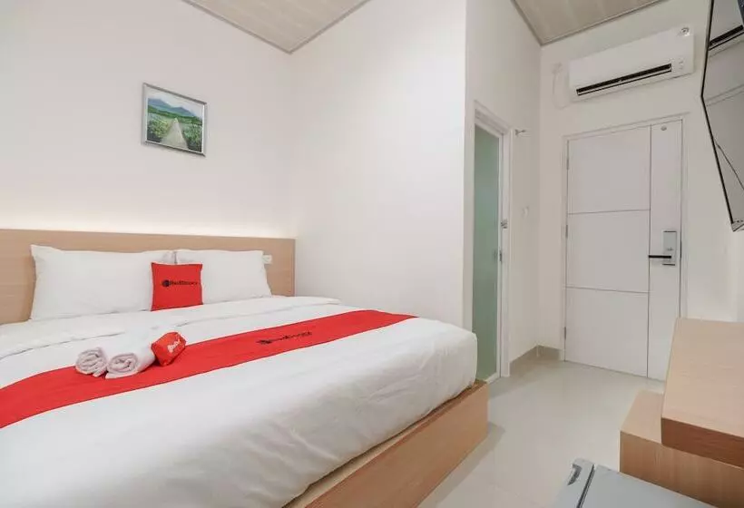 ペンション Reddoorz Plus Near Rs Rk Charitas 2 Palembang