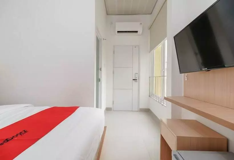 ペンション Reddoorz Plus Near Rs Rk Charitas 2 Palembang