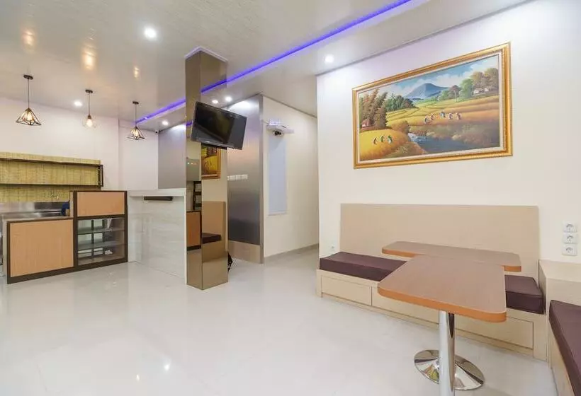 ペンション Reddoorz Plus Near Rs Rk Charitas 2 Palembang