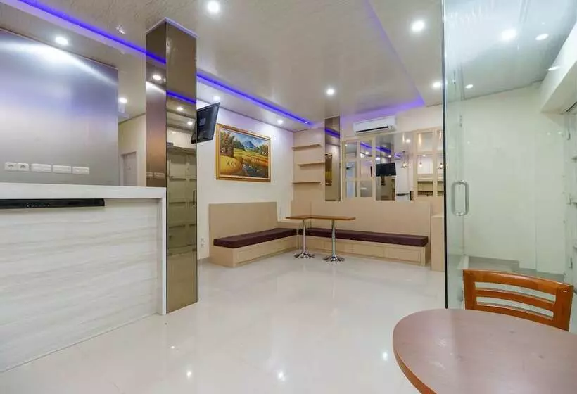 ペンション Reddoorz Plus Near Rs Rk Charitas 2 Palembang