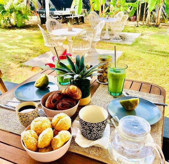 تختخواب و صبحانه The Good Life Eco Lodges Serenity & Wellness Resort Adult Only