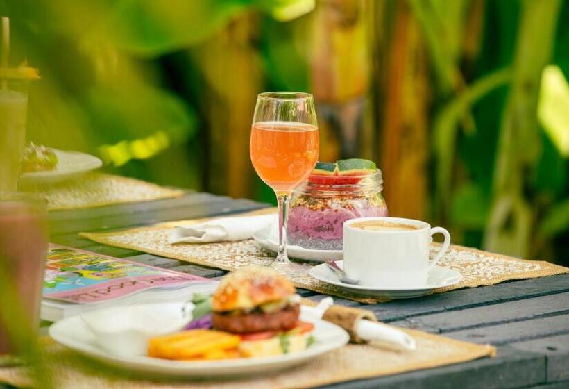 تختخواب و صبحانه The Good Life Eco Lodges Serenity & Wellness Resort Adult Only