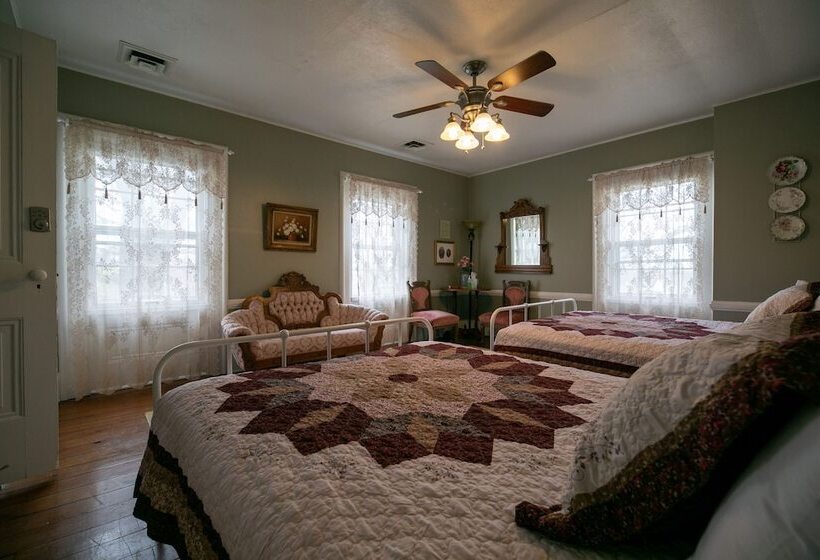 Bed and Breakfast Willard Richards Inn