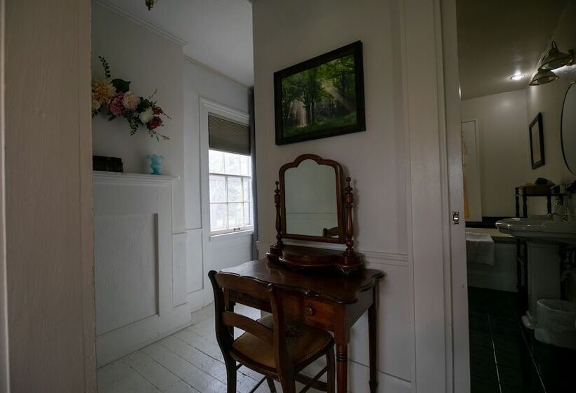 Bed and Breakfast Willard Richards Inn