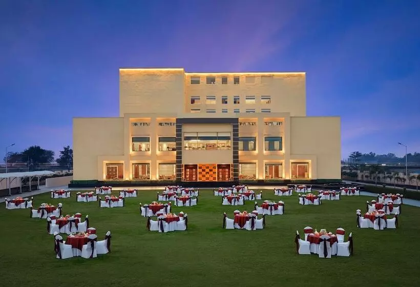 ホテル Viraj Sarovar Portico Jammu