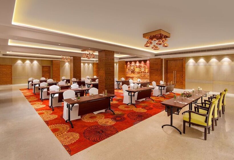 هتل Viraj Sarovar Portico Jammu