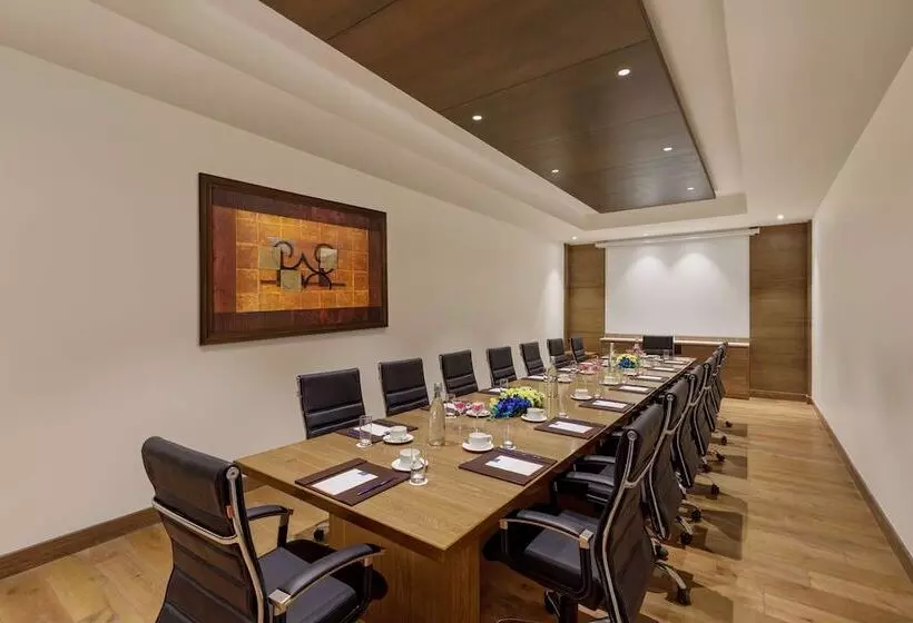 ホテル Viraj Sarovar Portico Jammu