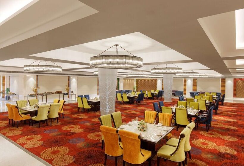 هتل Viraj Sarovar Portico Jammu