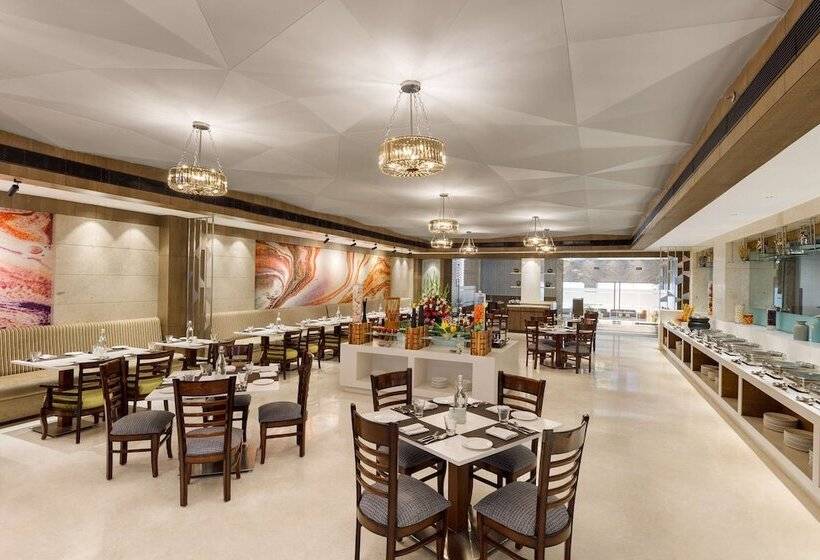 هتل Viraj Sarovar Portico Jammu