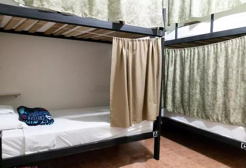 ペンション Candileja Hostel