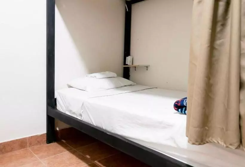 ペンション Candileja Hostel