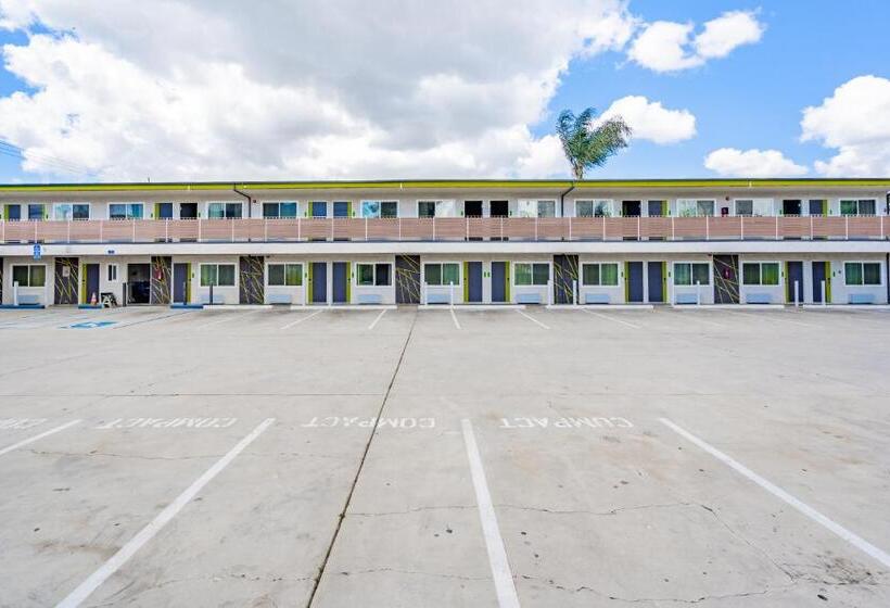 汽车旅馆  Exclusivo Inn And Suites