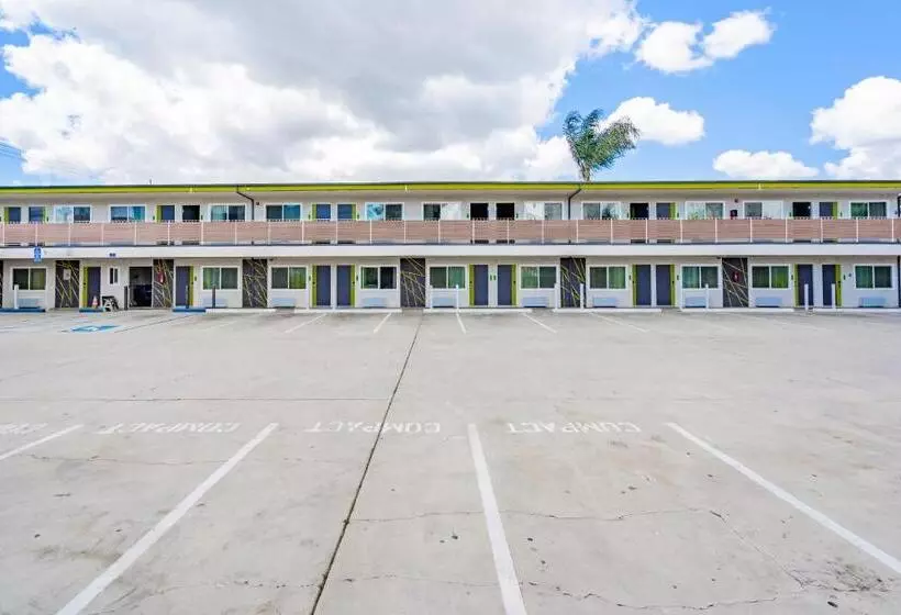 Motelli Exclusivo Inn And Suites