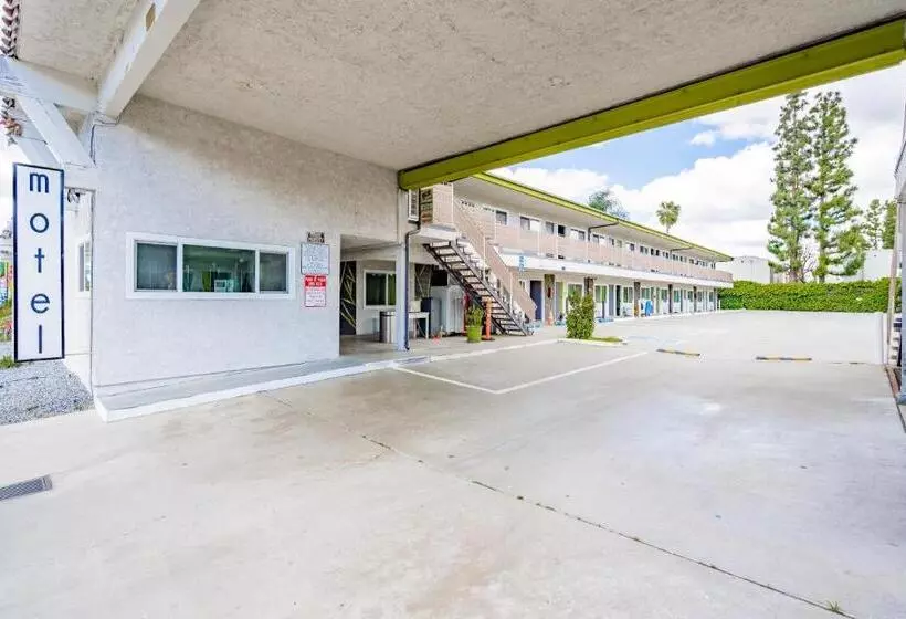 Motelli Exclusivo Inn And Suites