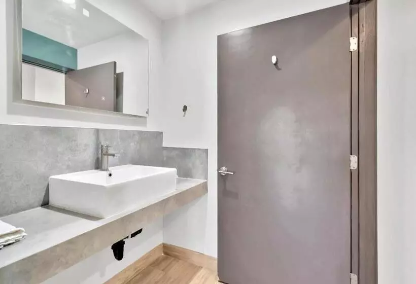 Motelli Exclusivo Inn And Suites