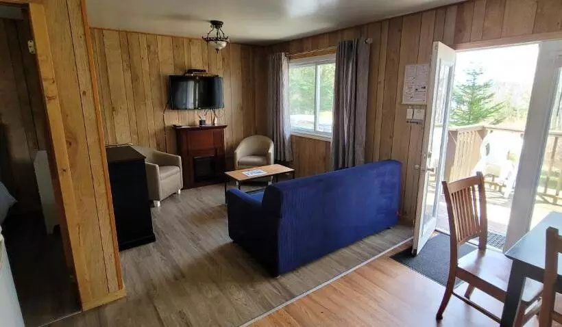 Parkway Cottage Resort And Trading Post