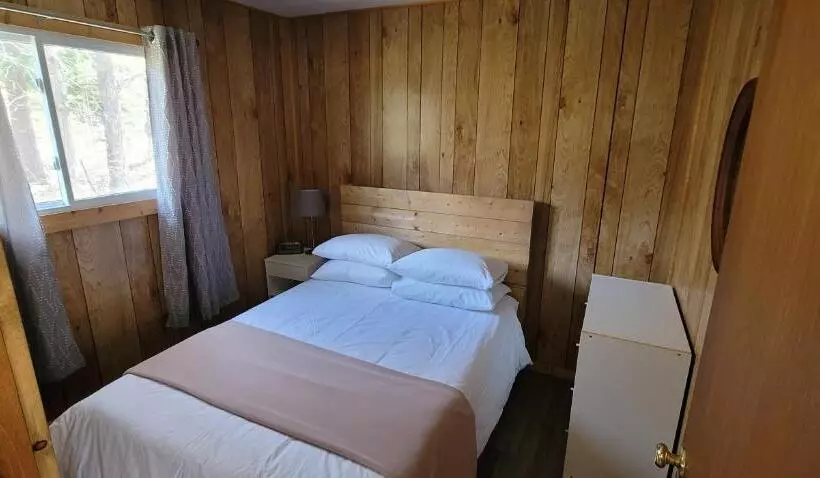 Parkway Cottage Resort And Trading Post