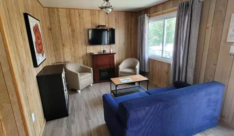 Parkway Cottage Resort And Trading Post