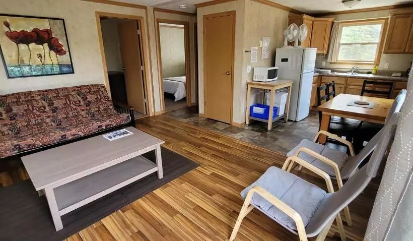 Parkway Cottage Resort And Trading Post