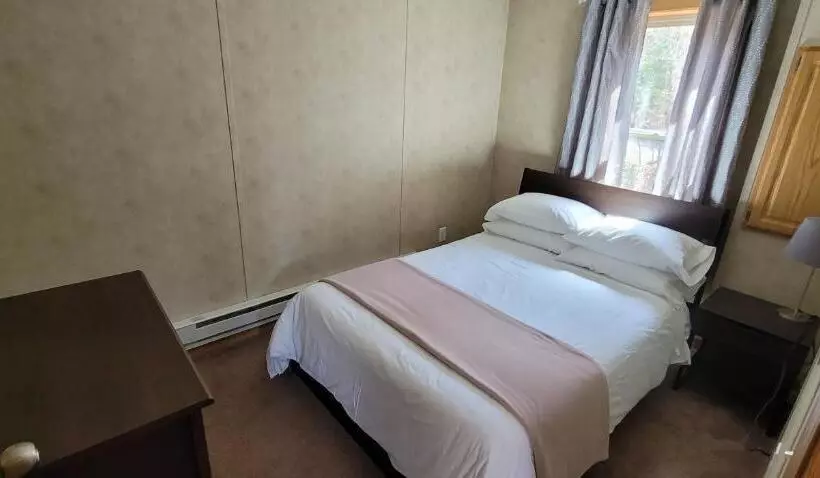 Parkway Cottage Resort And Trading Post