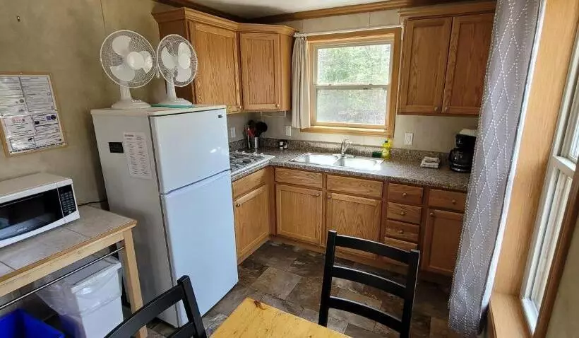 Parkway Cottage Resort And Trading Post