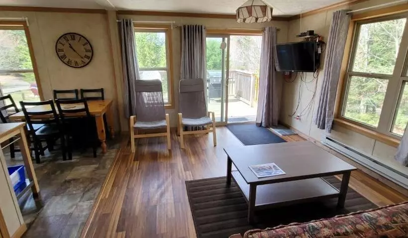 Parkway Cottage Resort And Trading Post