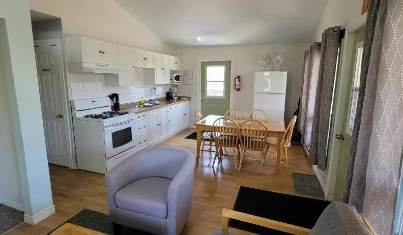 Parkway Cottage Resort And Trading Post