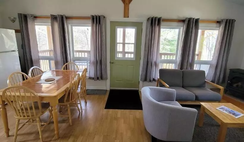 Parkway Cottage Resort And Trading Post