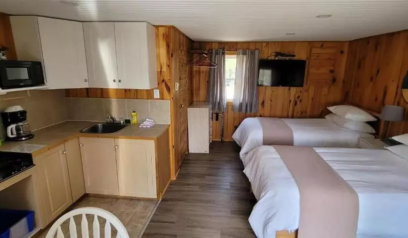 Parkway Cottage Resort And Trading Post