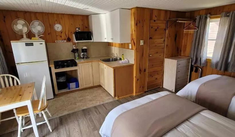 Parkway Cottage Resort And Trading Post