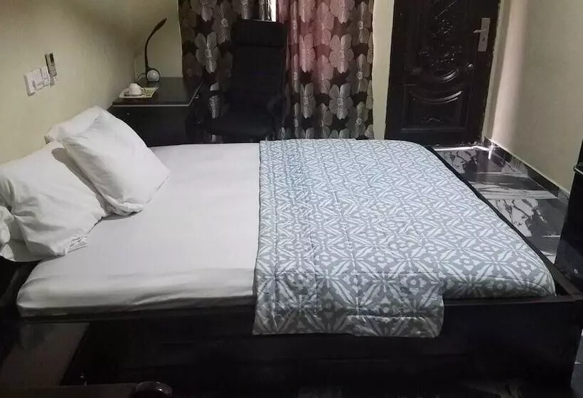 Bright Hotel & Suites