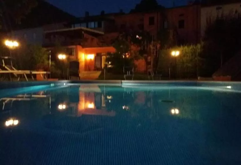 Hotelli Albergo Montenerone