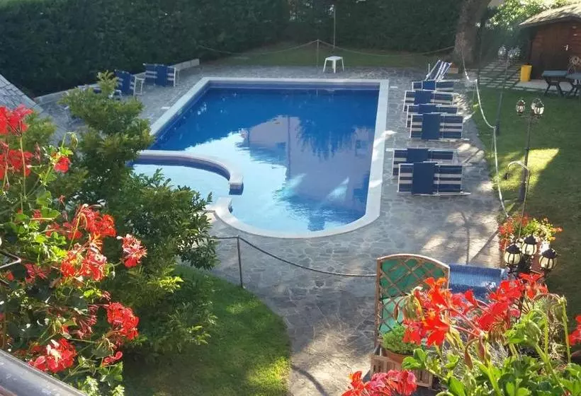 Hotelli Albergo Montenerone