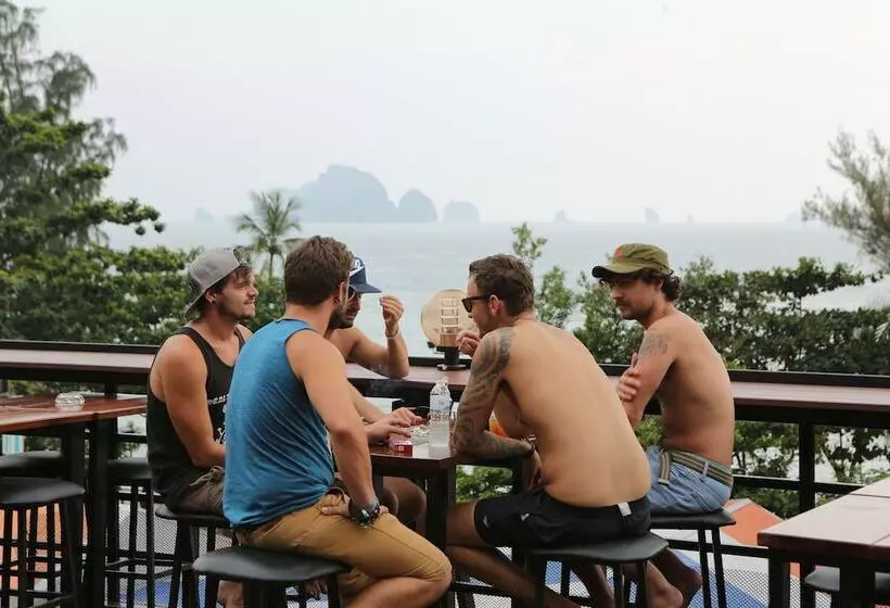هتل Balcony Party Hostel Beachfront   Adults Only