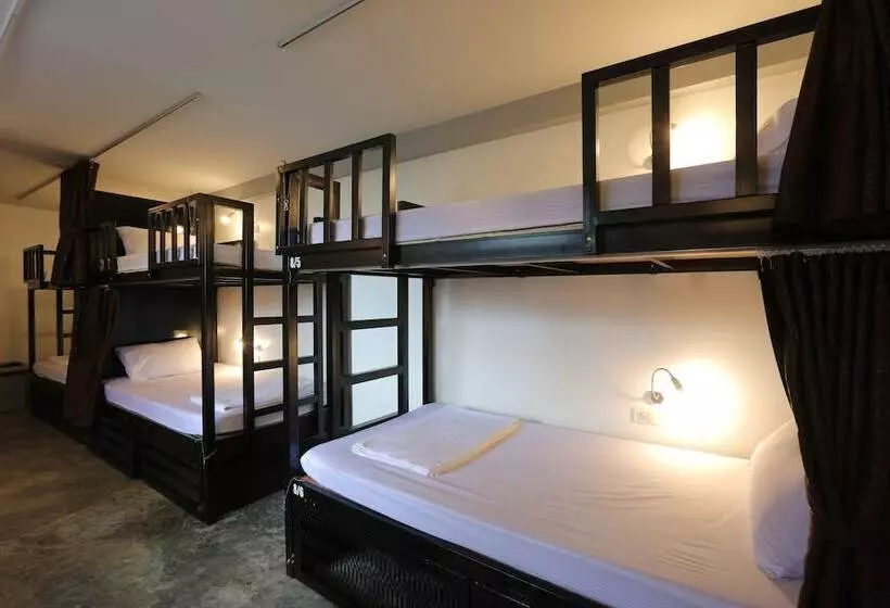 هتل Balcony Party Hostel Beachfront   Adults Only