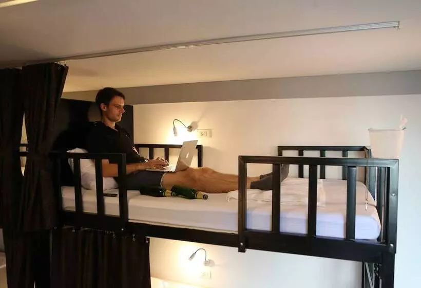 هتل Balcony Party Hostel Beachfront   Adults Only