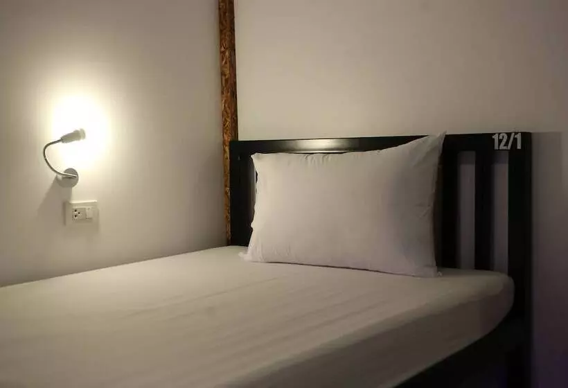 هتل Balcony Party Hostel Beachfront   Adults Only