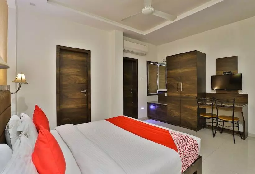 ホテル Radhe By Oyo Rooms